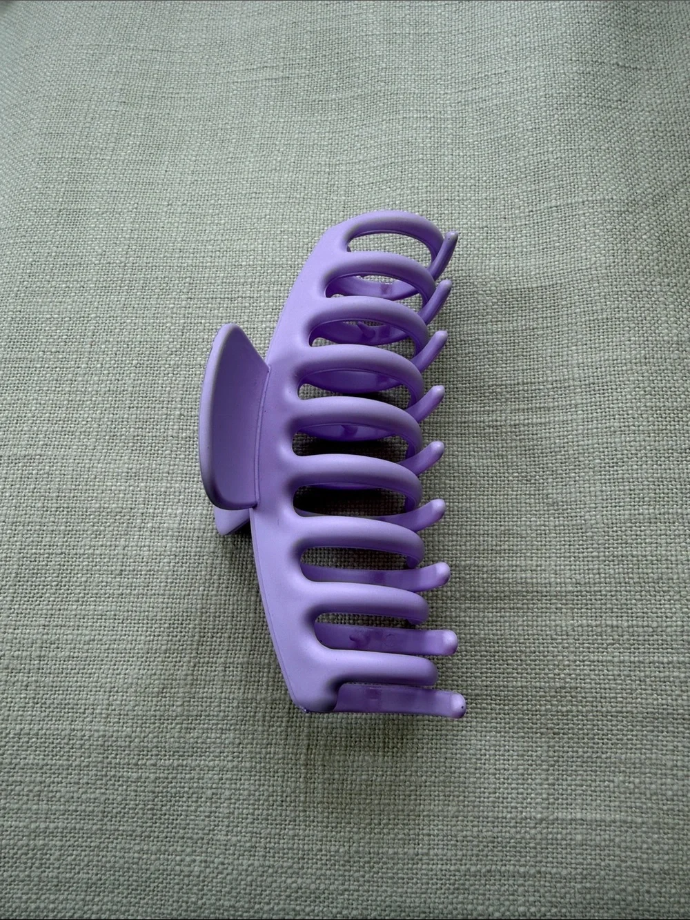 Purple Hair Claw Clip - Stylish Grip